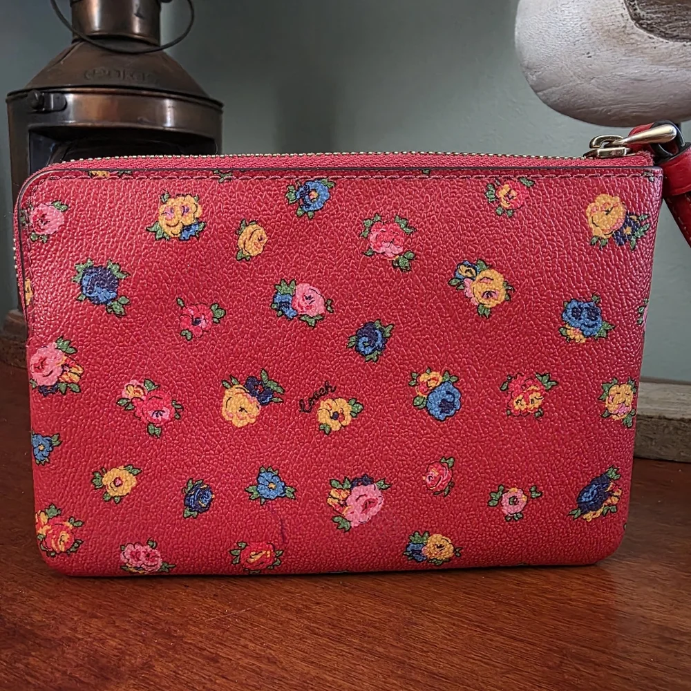 Coach CA716 Vintage Rose Floral Corner Zip Wristlet Red Canvas Leather Wallet